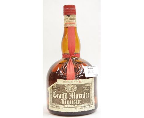 Vintage bottle of Grand Marnier Orange liqueur 33.3floz. P&amp;P Group 2 (£18+VAT for the first lot and £2+VAT for subsequent