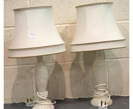 Pair of marble based lamps with shades. P&P Group 3 (£25+VAT for the first lot and £5+VAT for subsequent lots)Condition Repor