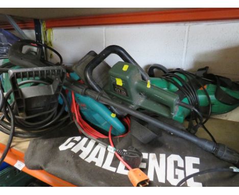 A SELECTION OF ELECTRICAL GARDEN TOOLS TO INCLUDE A PRESSURE WASHER, HEDGE TRIMMERS AND A LEAF BLOWER/VACUUM