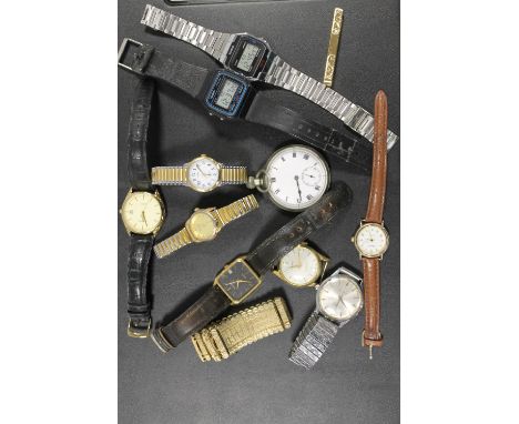 A TRAY OF WRIST AND POCKET WATCHES TO INCLUDE A VINTAGE CASIO DIGITAL ALARM CHRONOGRAPH WATER RESISTANT WRIST WATCH