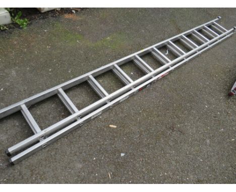 AN ALUMINIUM EXTENDING YOUNGMAN 3.37 M DOUBLE LADDER