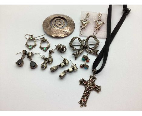 An Assortment of "925" and Other Jewellery, to include garnet set cross pendant, Suffragette style drop earrings, Modernist s