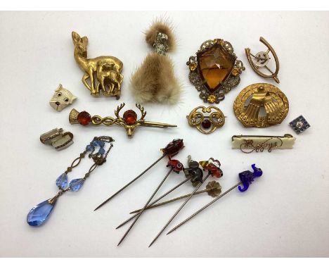 An Assortment of Vintage and Later Jewellery, to include gilted Etruscan style brooch, Art Deco stye drop necklace, mother of