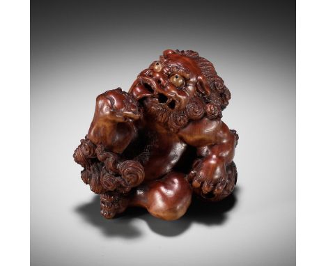 SEIHO: SHISHI SCRATCHING JOWLBy Katsuo Azuma (Seiho, 1936-2003), signed Seiho 声方Japan, Ibaraki prefecture, c. 1990Finely carv