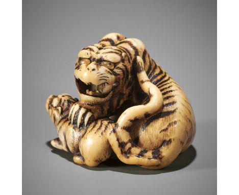 HAKURYU I: A SUPERB IVORY NETSUKE OF A TIGER AND CUBBy Unsho Hakuryu I, signed Hakuryu 白龍Japan, Kyoto, early 19th century, Ed