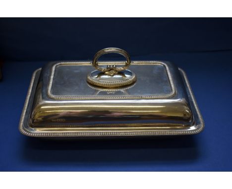 A silver rectangular entree dish,&nbsp;by Mappin &amp; Webb, Sheffield 1939, 26cm, 1250g. 