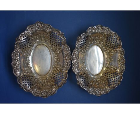 A pair of Victorian pierced silver oval bon bon dishes, byh William Neale,&nbsp;Sheffield, 1897, 156g. 