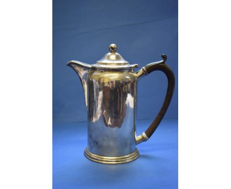 An Edwardian silver hot water jug,Êby William &amp; Hutton &amp; Sons Ltd , London 1904, 19.5cm, 498g all in. 