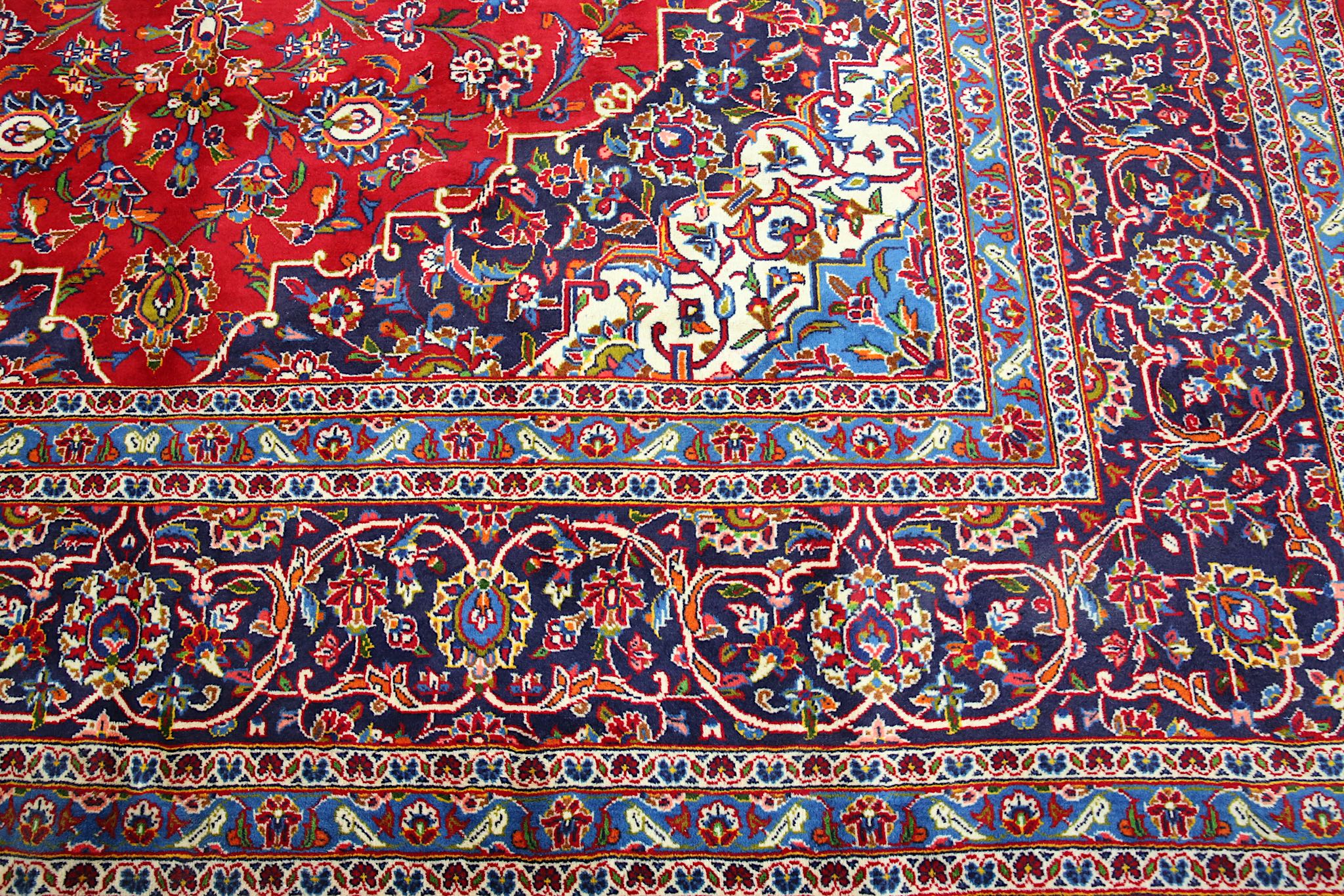 A FINE KASHAN CARPET, CENTRAL PERSIA approx: 16ft.2in. x 9ft.6in.(492cm