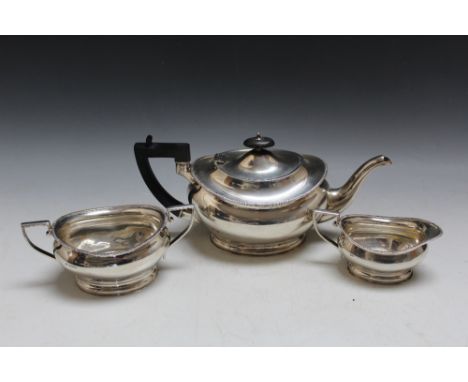 A HALLMARKED SILVER THREE PIECE TEA SERVICE BY COOPER BROTHERS &amp; SONS LTD - SHEFFIELD 1930, approx combined weight 1025g,