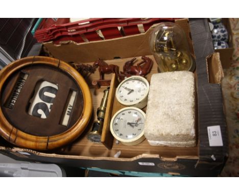 A TRAY OF COLLECTABLES TO INCLUDE A VINTAGE OAK FRAMED WALL CALENDAR A/F, CHESS CLOCK, BRASS MICROSCOPE ETC. 
