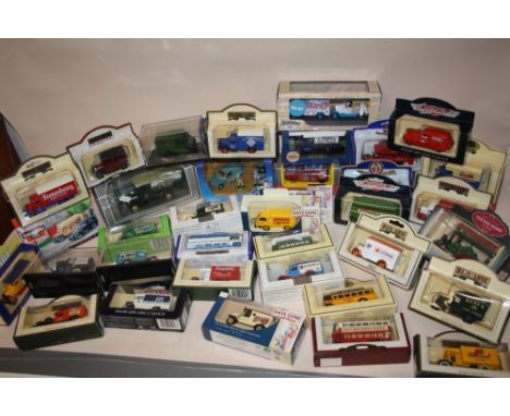 A TRAY OF BOXED DIE CAST MODEL TOY CARS AND VEHICLES TO INCLUDE CORGI, BURAGO, DAYS GONE BY ETC. (APPROX. 40)