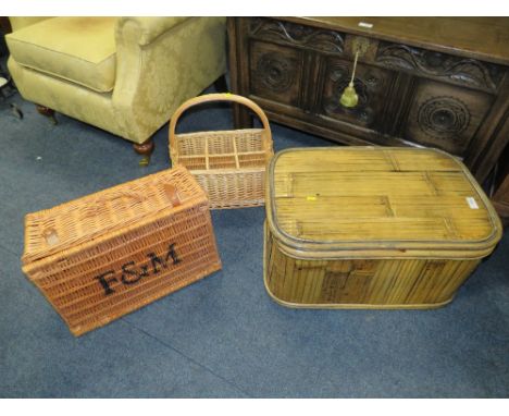 A COLLECTION OF ASSORTED WICKER AND BASKET WARE TO INCLUDE A FORTNUM &amp; MASON HAMPER BASKET (4)