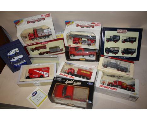 A COLLECTION OF BOXED DIECAST MODEL TOY CARS AND TRUCKS TO INCLUDE CORGI, DAYS GONE BY, MAISTO ETC. (11)