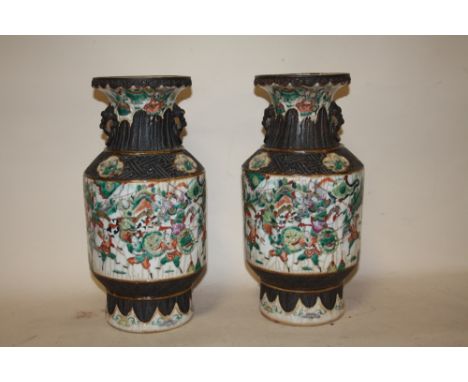 A PAIR OF ORIENTAL CERAMIC VASES DECORATED WITH BATTLE SCENES, H. 35 CM