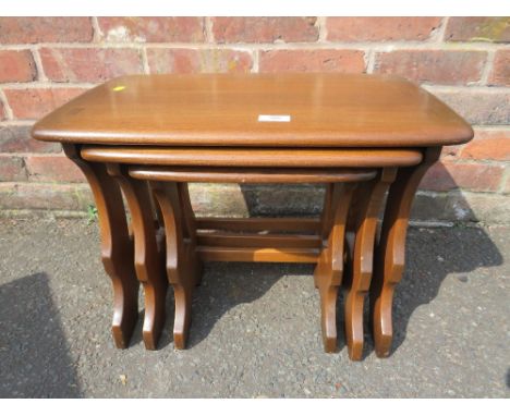 AN ERCOL NEST OF THREE TABLES H-42 W-57 CM (LARGEST)