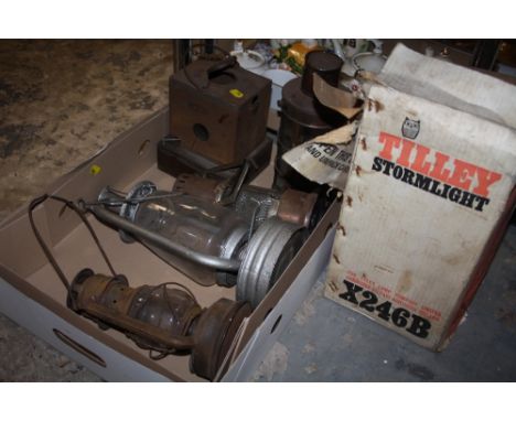 A BOX OF VINTAGE TILLEY LAMPS TO INCLUDE A BOXED TILLEY STORM LIGHT 