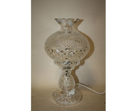 A WATERFORD CRYSTAL TABLE LAMP AND SHADE, OVERALL H 35 CM