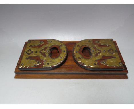 A LATE 19TH / EARLY 20TH CENTURY ROSEWOOD AND BRASS MOUNTED SLIDING BOOK TROUGH, L 35 cm, extended L 51 cm