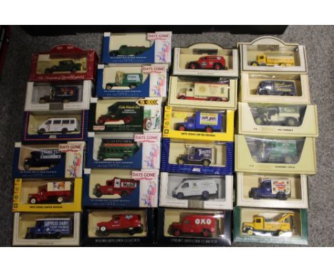A TRAY OF BOXED DIE CAST MODEL TOY CARS AND VEHICLES TO INCLUDE DAYS GONE BY,  MODELS OF YESTERYEAR ETC. (APPROX 70)
