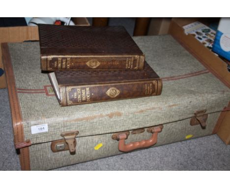 A LARGE QUANTITY OF VINTAGE AND MODERN BOOKS TO INCLUDE ANTIQUE REFERENCE GUIDES, THE CONCISE HOME DOCTOR BOOKS ETC.