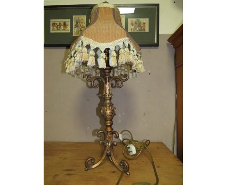 A CONTEMPORARY GILT TABLE LAMP AND SHADE OVERALL H-  ???? CM