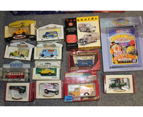 A TRAY OF BOXED DIE CAST MODEL TOY CARS AND VEHICLES TO INCLUDE CORGI, VANGUARDS, OXFORD DIECAST (APPROX 30)