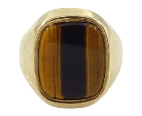 9ct gold tiger's eye signet ring, Sheffield 1981 Condition Report:Approx 5.45gm, size Q, max depth = 18.3mm