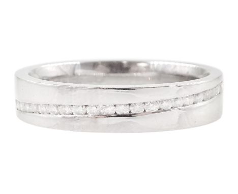 18ct white gold rubover set round brilliant cut diamond half eternity ring, Birmingham 2009Condition Report:Approx 5.45gm, si