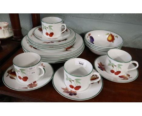Royal Worcester Evesham pattern 20 piece dinner service 