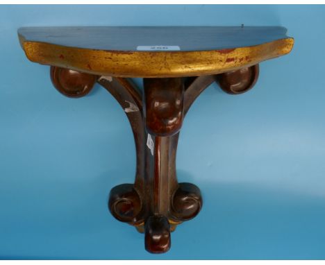 Carved wooden wall bracket shelf - Approx. height: 41cm 