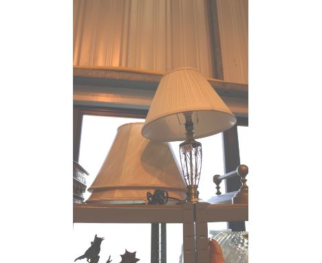 Table lamp and lamp shades