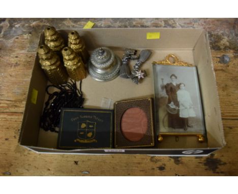 A mixed lot, to include: two pairs of cast brass bell pulls; an electroplated inkwell; a faceted amethyst glass bead necklace