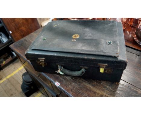 A vintage green leather gentleman's travelling case, 56cm wide. 