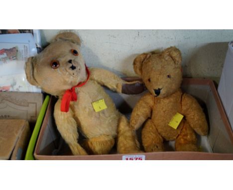 Two vintage teddy bears, largest 28.5cm long. 