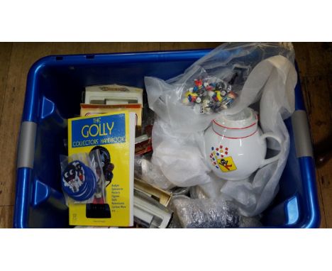 A large and extensive collection Robertson's Golly items, to include: a Carltonware teapot and cover.