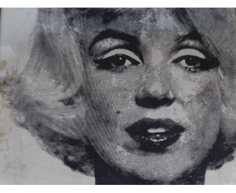 A vintage mirrored and framed image of Marilyn Monroe. 58x49cm