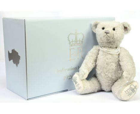 Steiff Queen Elizabeth II Dedication to Service teddy bear, white tag 691300, LE 2000, swing label, certificate, within Excel