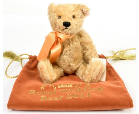 Steiff Danbury Mint William and Catherine The Royal Wedding teddy bear, white tag 662713, LE to the year 2011, mohair, the na