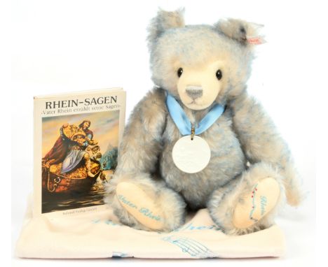 Steiff Father Rhein Deutschland Bear 2002, white tag 671197, LE 2000, mohair, musical movement, complete with chest medallion