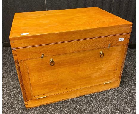 Pitch pine linen trunk. [55x75x53cm] 