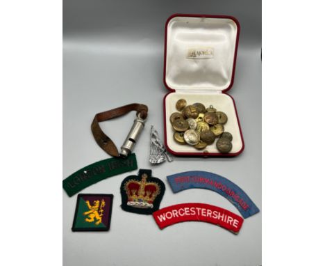 A Selection of British military items to include WW1/ WW2 Buttons, Army Piper Sleeve badge, Mixed British Formation signs/ pa