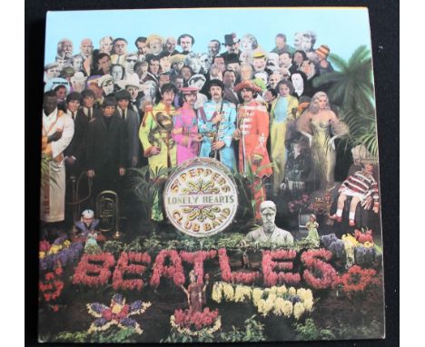 THE BEATLES - SGT. PEPPER'S LONELY HEARTS CLUB BAND - a fantastic 1st UK "wide spine" mono pressing of the 1967 LP. This pres