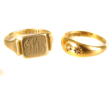 An 18ct gold three stone chip diamond ring, together with a gents 18ct gold signet ring, sizes O1/2 and T respectively, appro