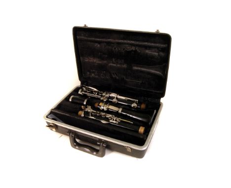 Clarinet: Evette serial no 122694 with Bach bell, very good condition come in hard case