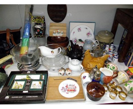 A good selection of kitchenalia including Royal Worcester Evesham lidded pot, Bisto gravy jug,  Pyrex etc  COLLECT ONLY