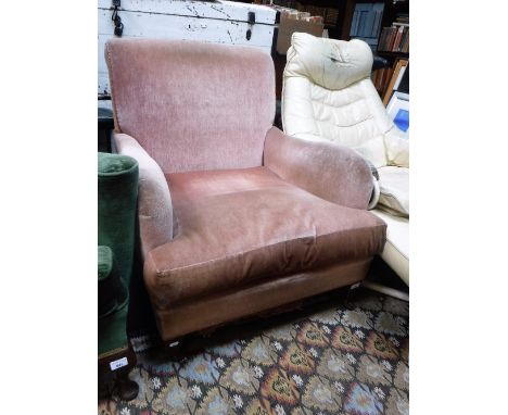 A LATE VICTORIAN UPHOLSTERED ARMCHAIR in the style of Shoolbred, with short tapering legs, curved arms and shaped lower frame