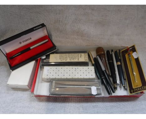 A COLLECTION OF VINTAGE PENS including a Parker pen and gold nibs