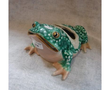 AN ORIENTAL CERAMIC TOAD