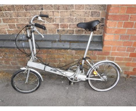 A VINTAGE "BICKERTON" PORTABLE FOLD UP LIGHT WEIGHT BICYCLE